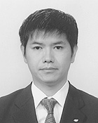 �������i