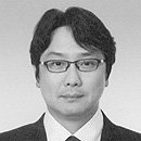 ���@����