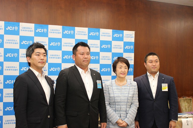 サマーコンファレンス２０１４　市長会見